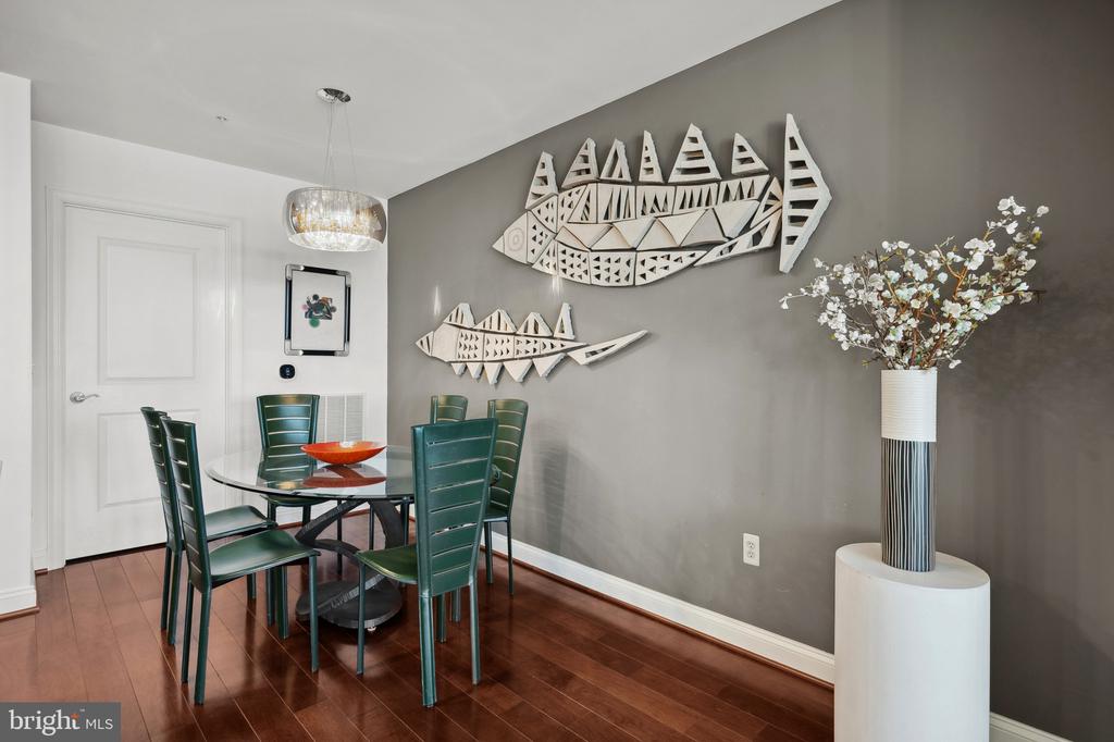 2501 Wisconsin Ave NW #404