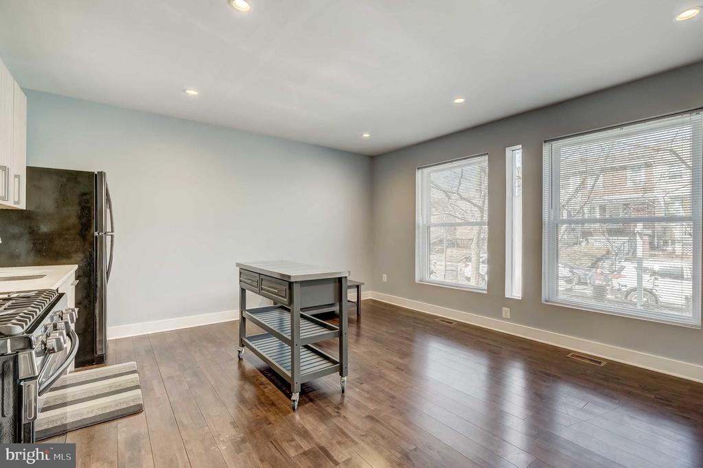 1605 F STREET NE 2