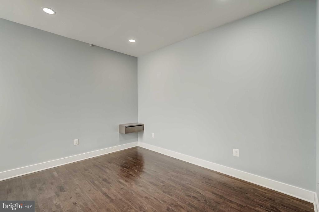 1605 F STREET NE 2