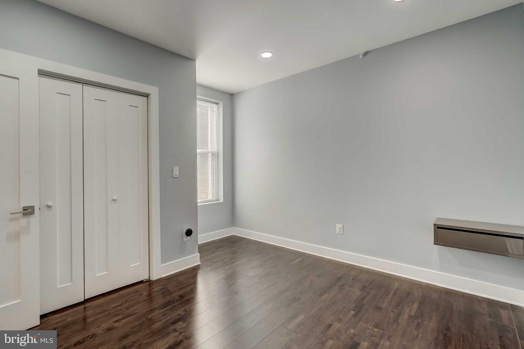 1605 F STREET NE 2