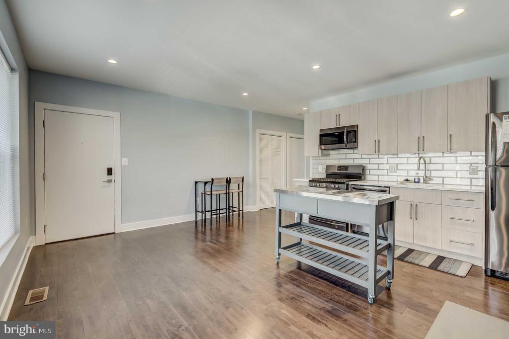 1605 F STREET NE 2
