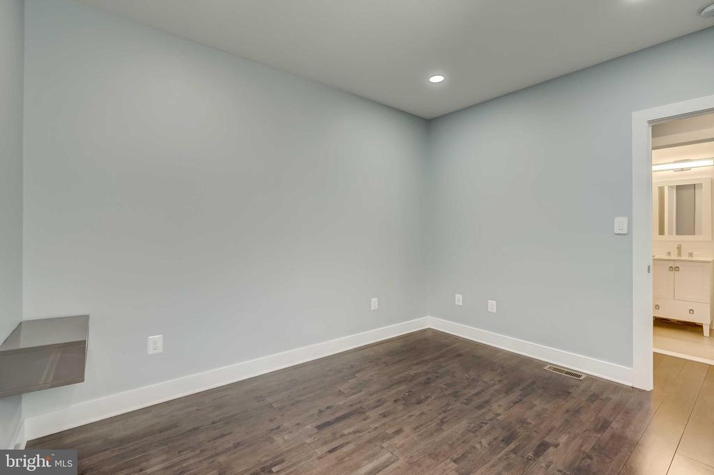 1605 F STREET NE 2