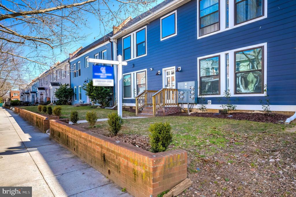 1605 F STREET NE 2