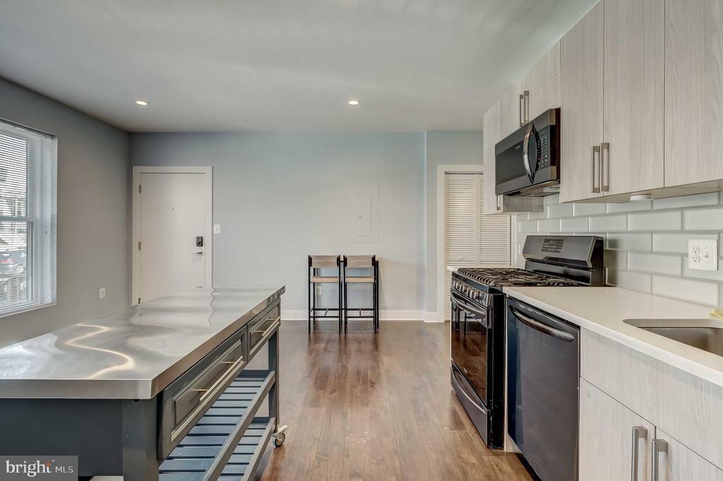 1605 F STREET NE 2