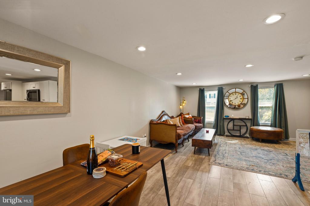 4 MADISON MILLS COURT