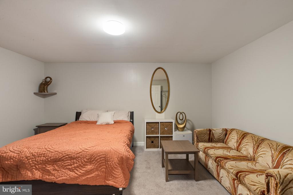 4 MADISON MILLS COURT