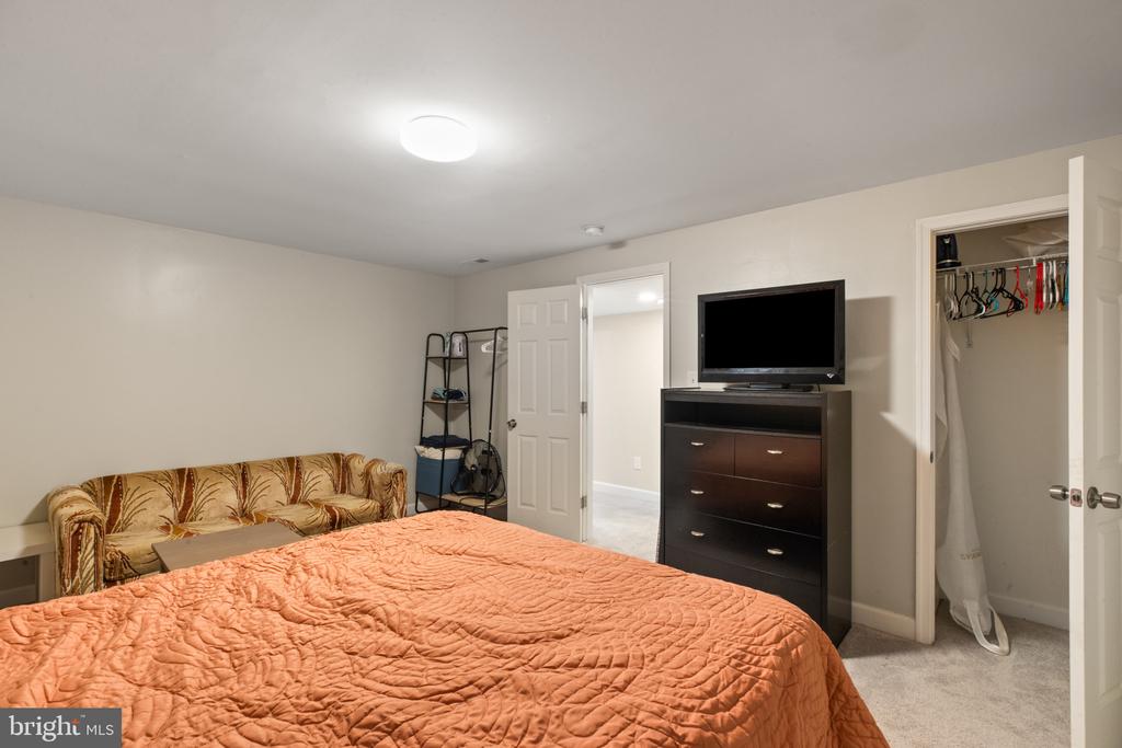 4 MADISON MILLS COURT