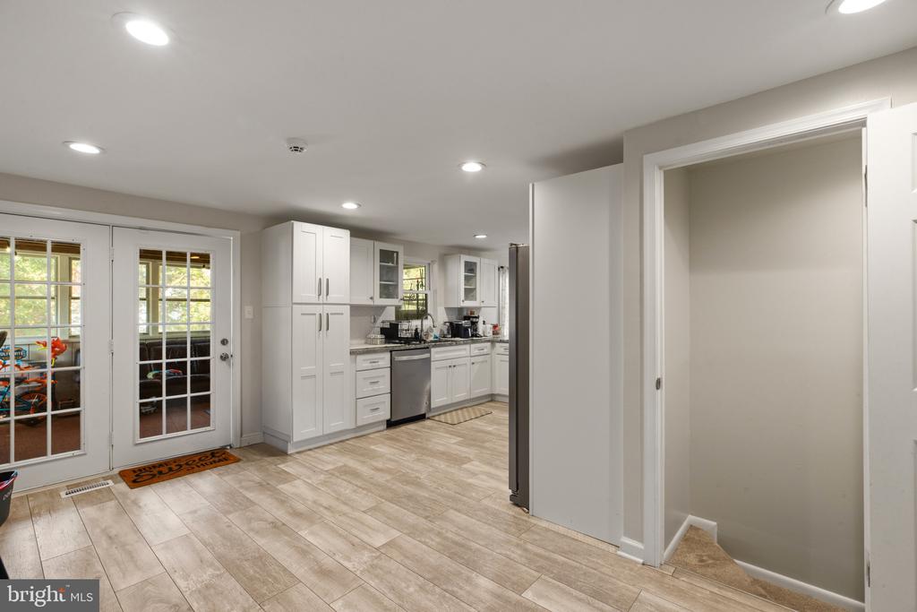 4 MADISON MILLS COURT
