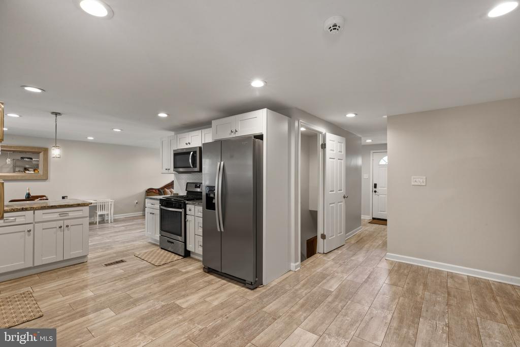 4 MADISON MILLS COURT