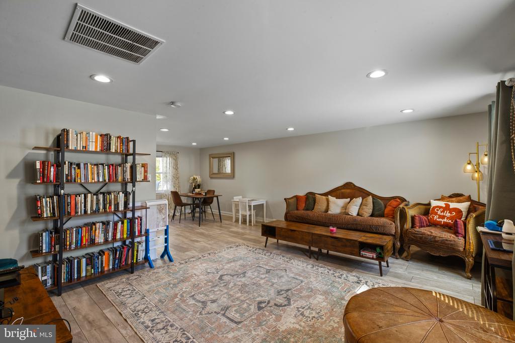 4 MADISON MILLS COURT
