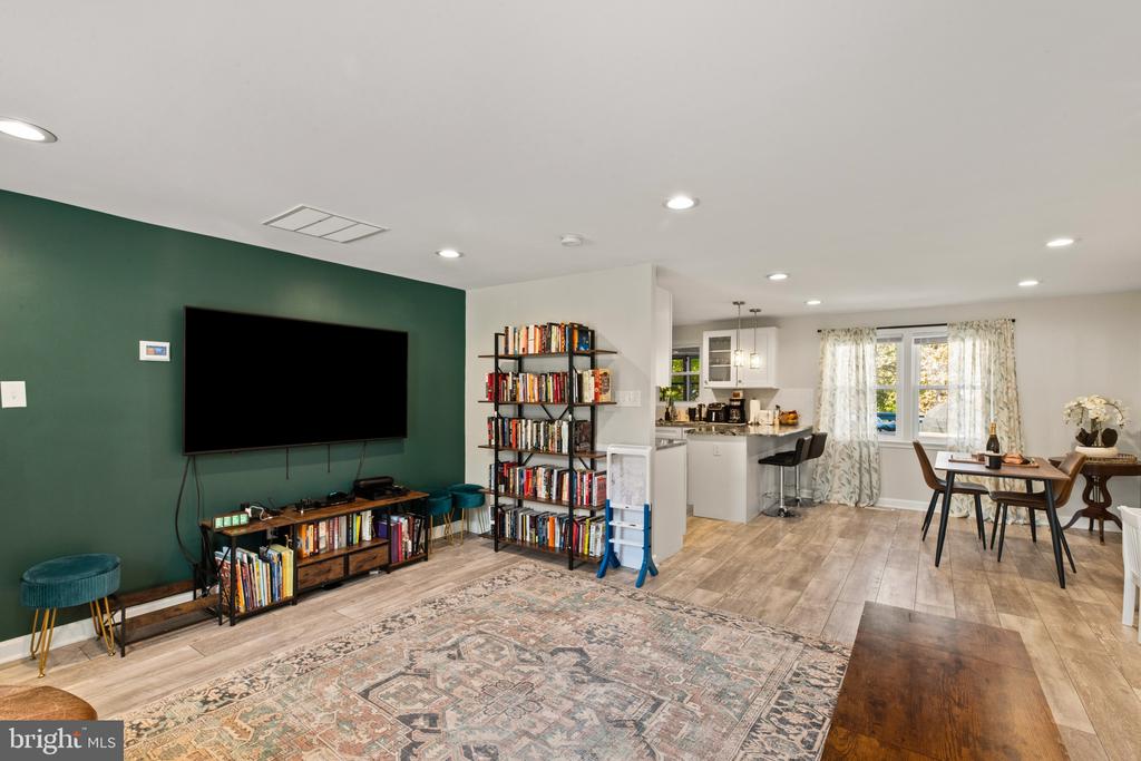 4 MADISON MILLS COURT