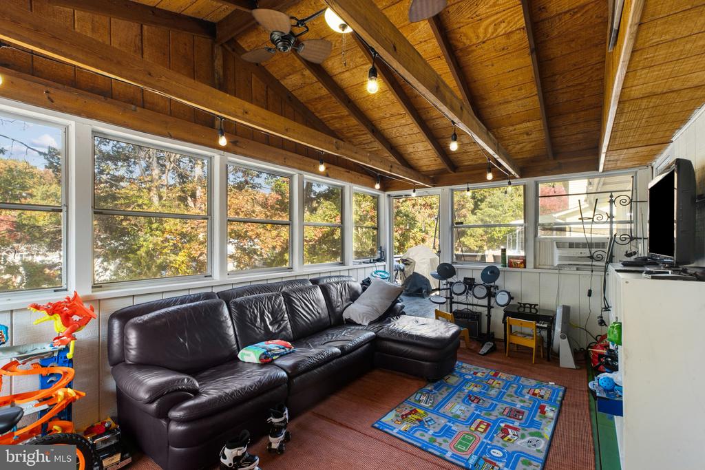 4 MADISON MILLS COURT