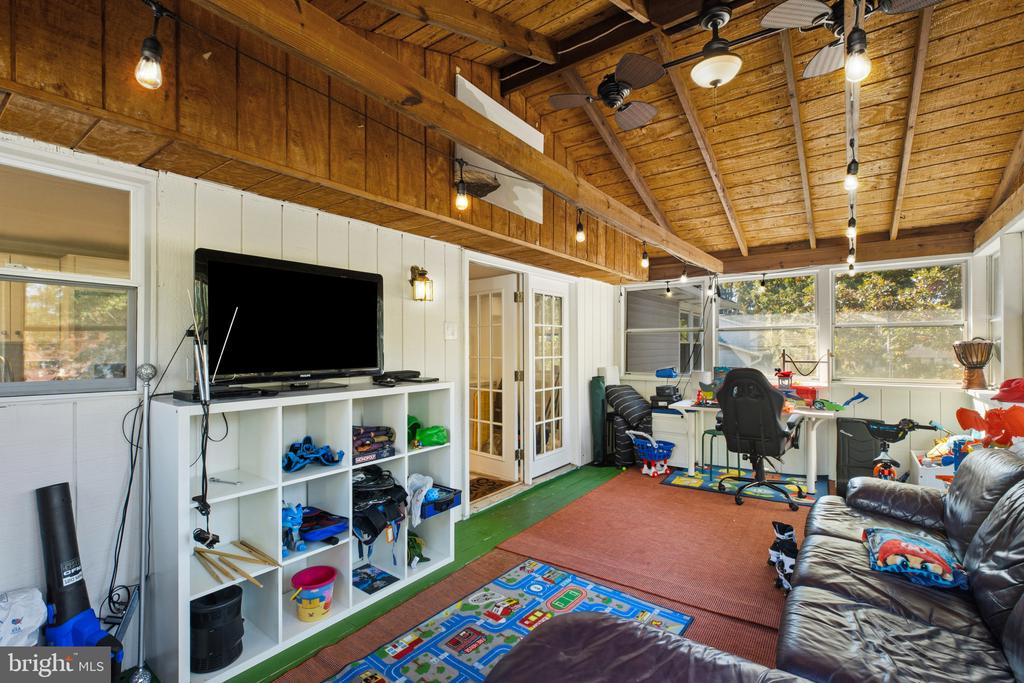 4 MADISON MILLS COURT