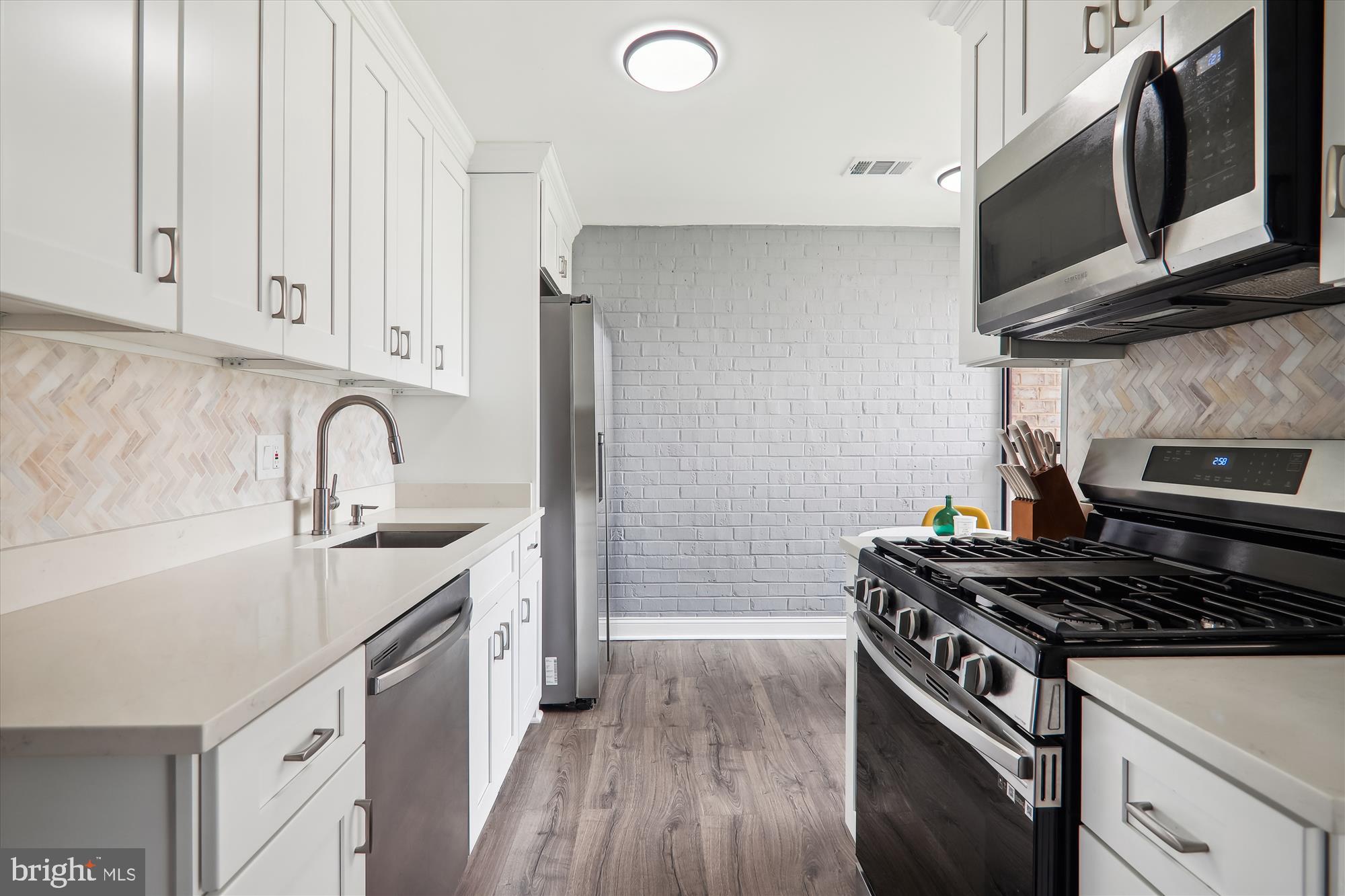 3330 HUNTLEY SQUARE DR #A-1