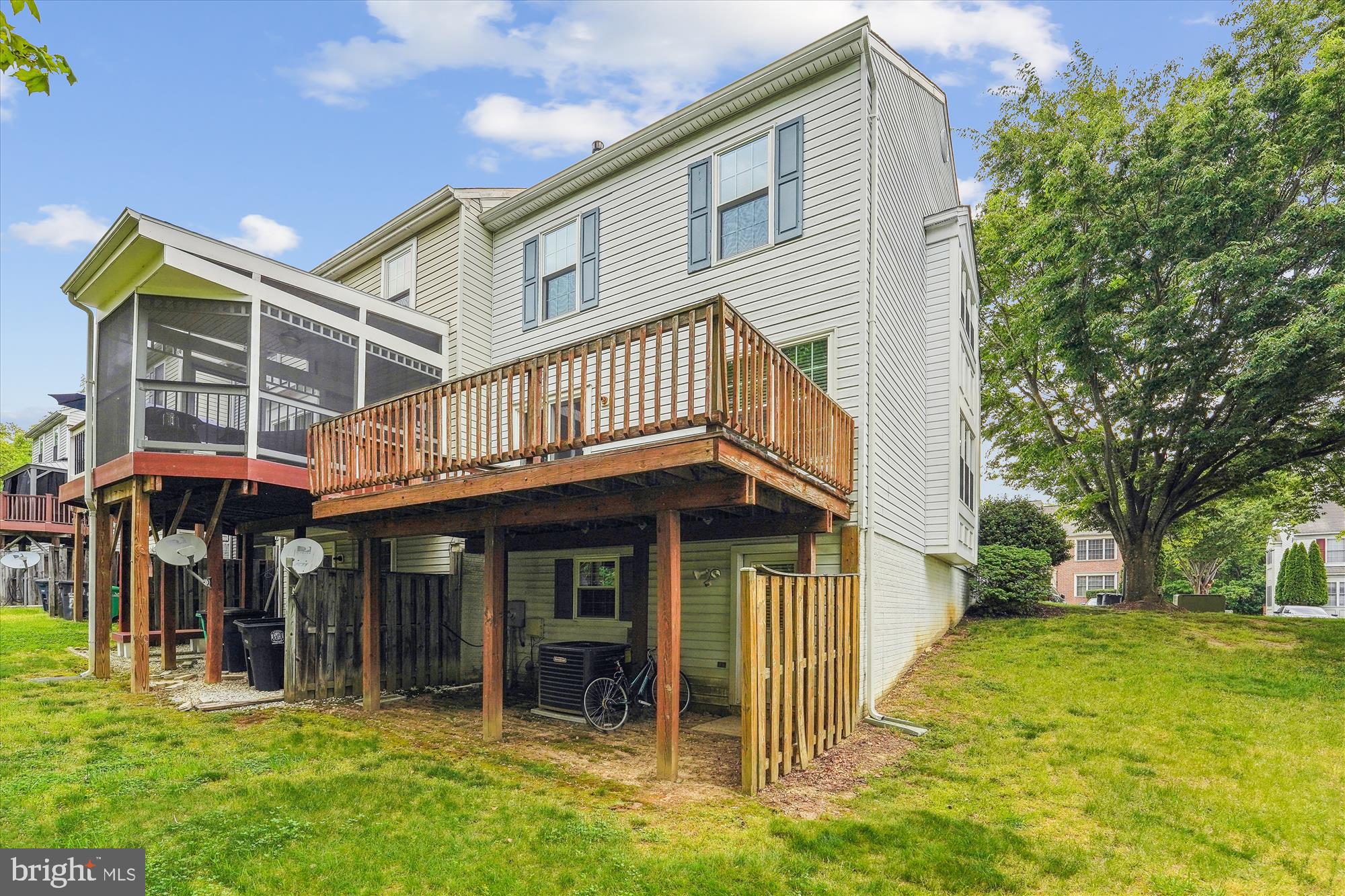 10048 Quiet Brook Ln