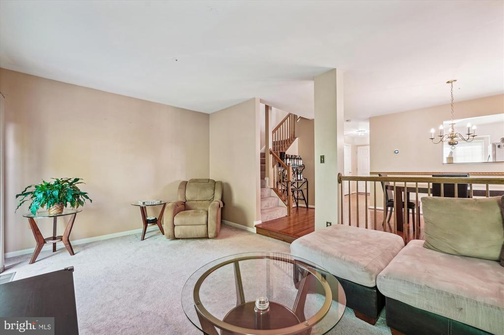 10048 Quiet Brook Ln