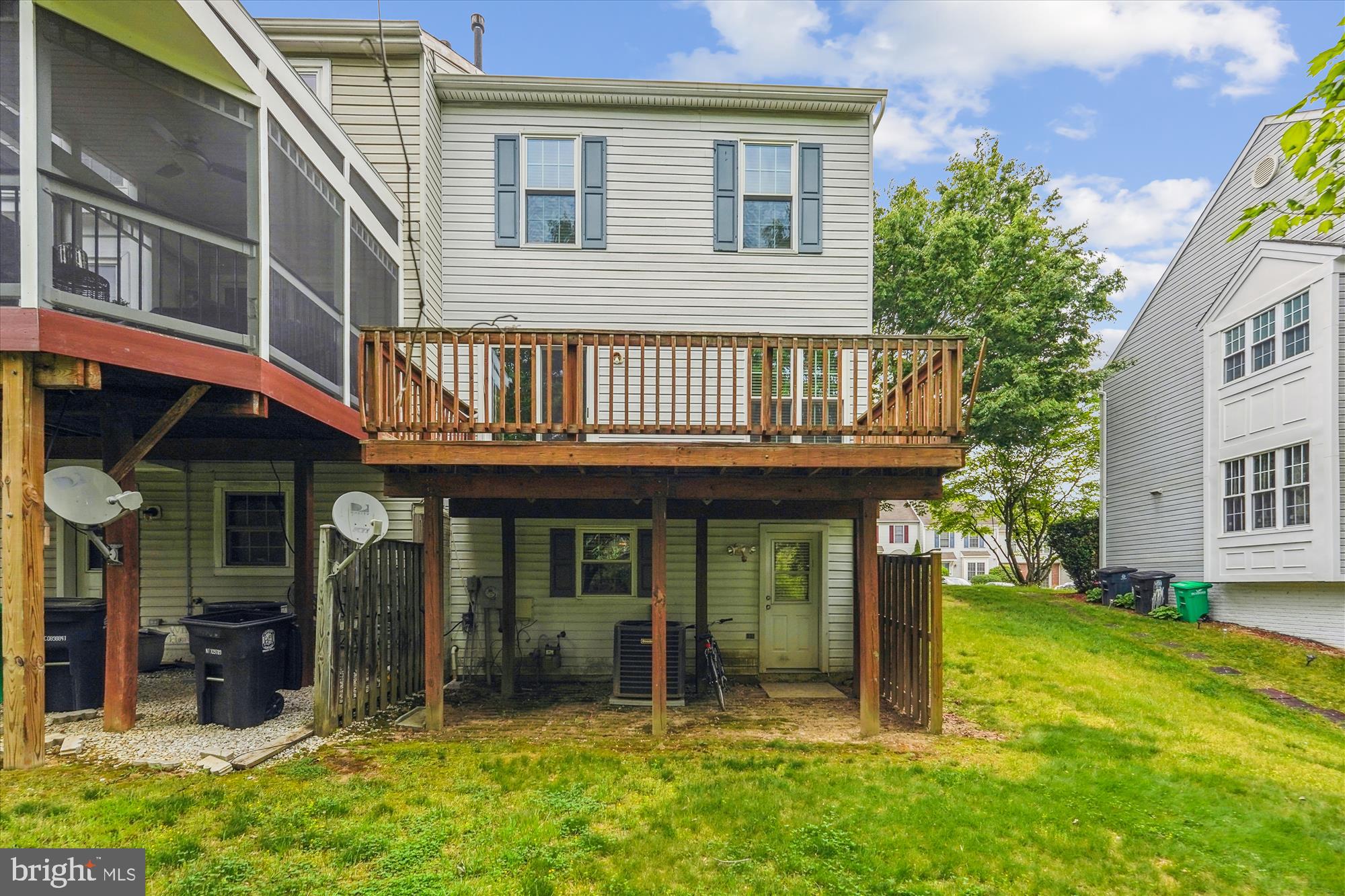 10048 Quiet Brook Ln