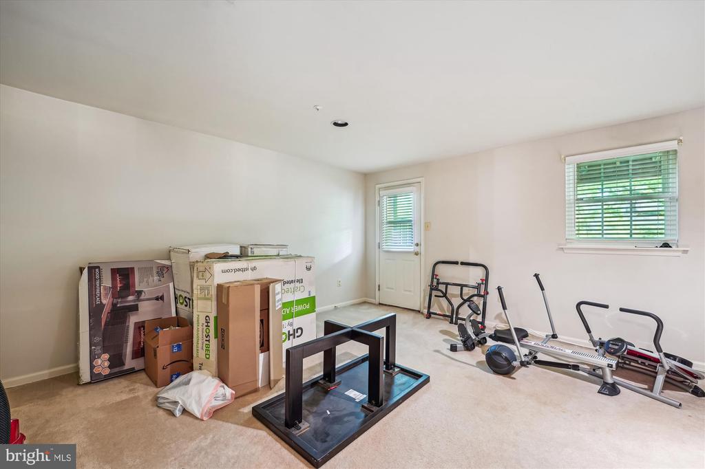 10048 Quiet Brook Ln