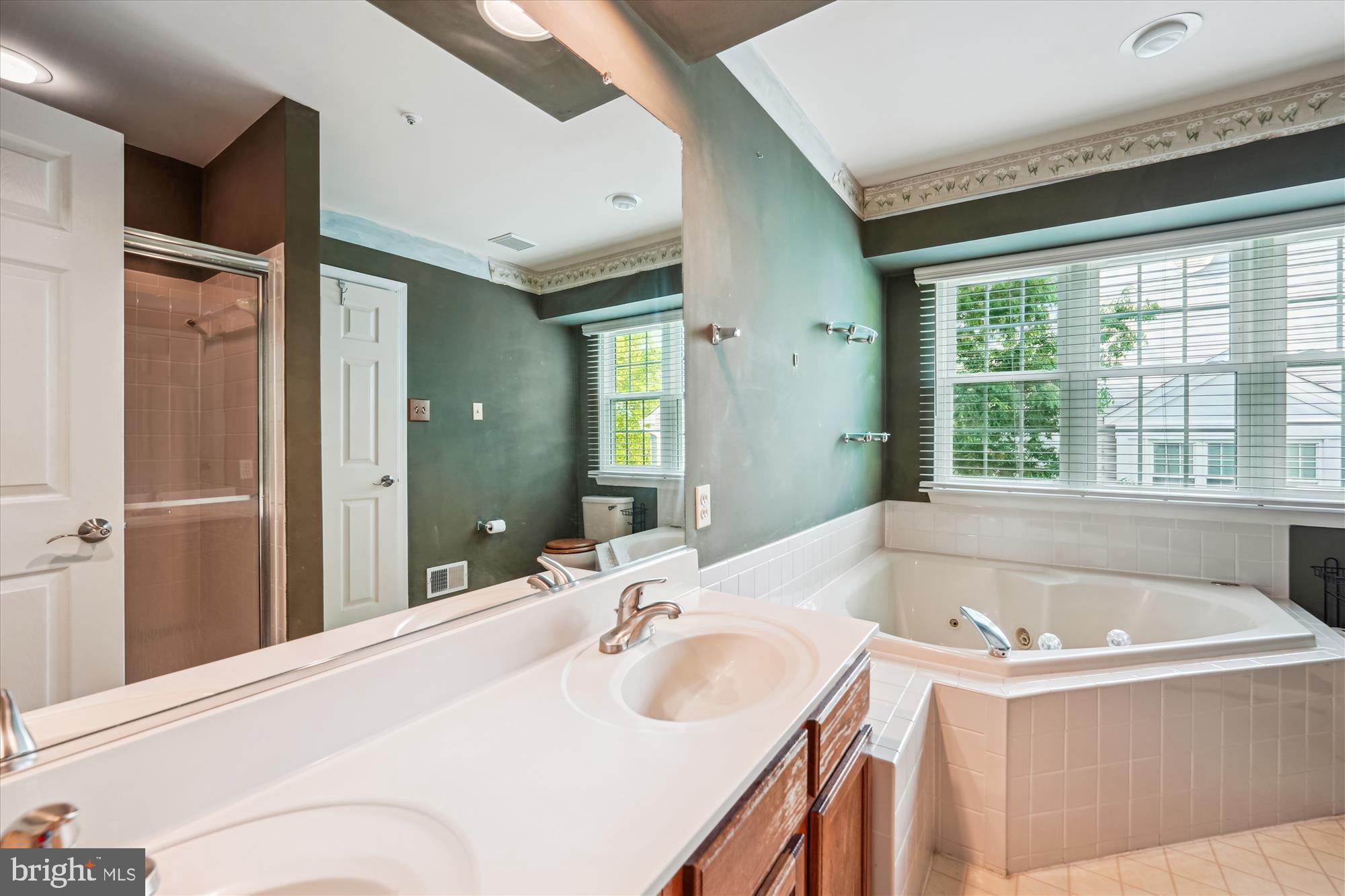 10048 Quiet Brook Ln