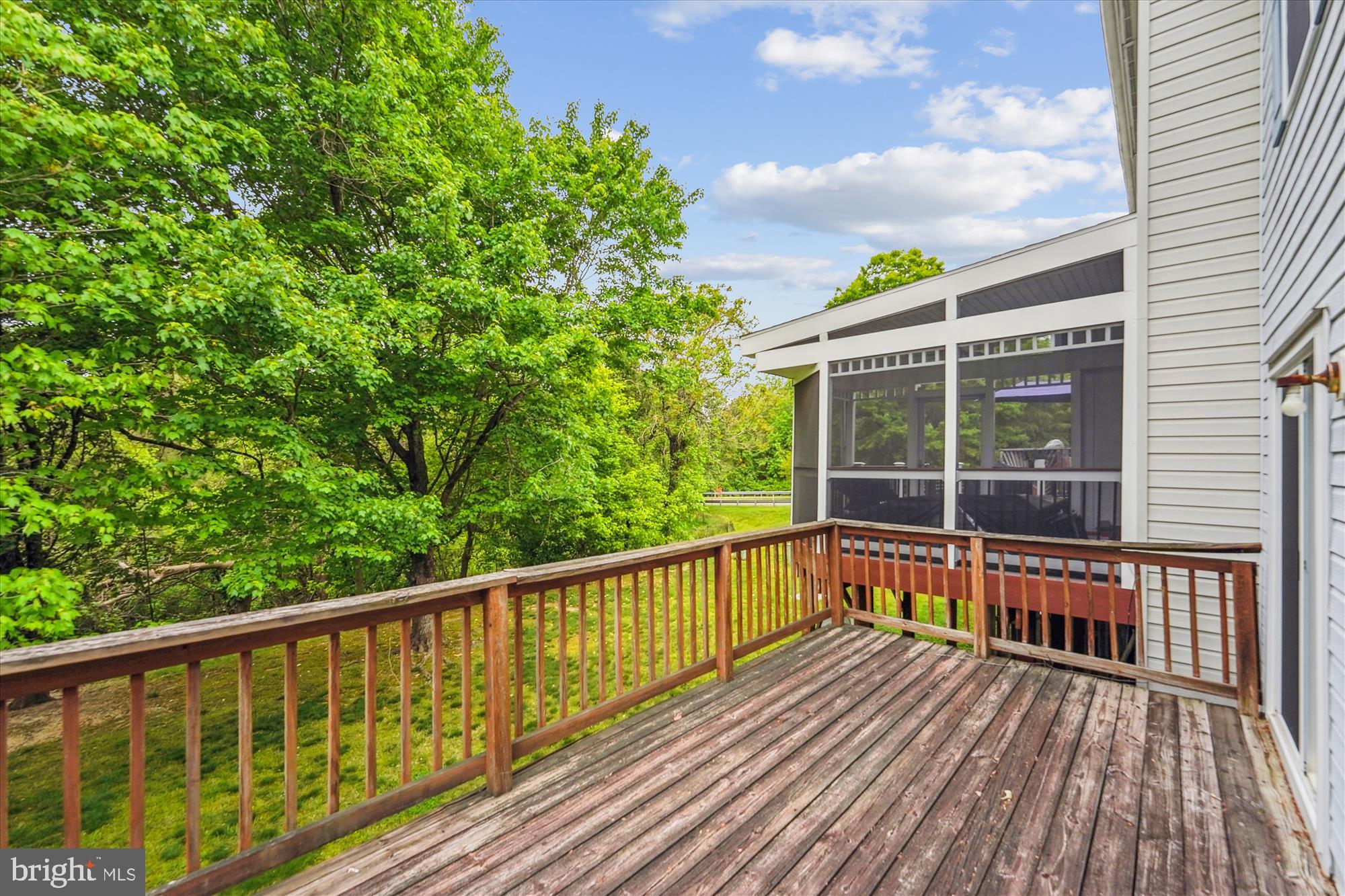 10048 Quiet Brook Ln