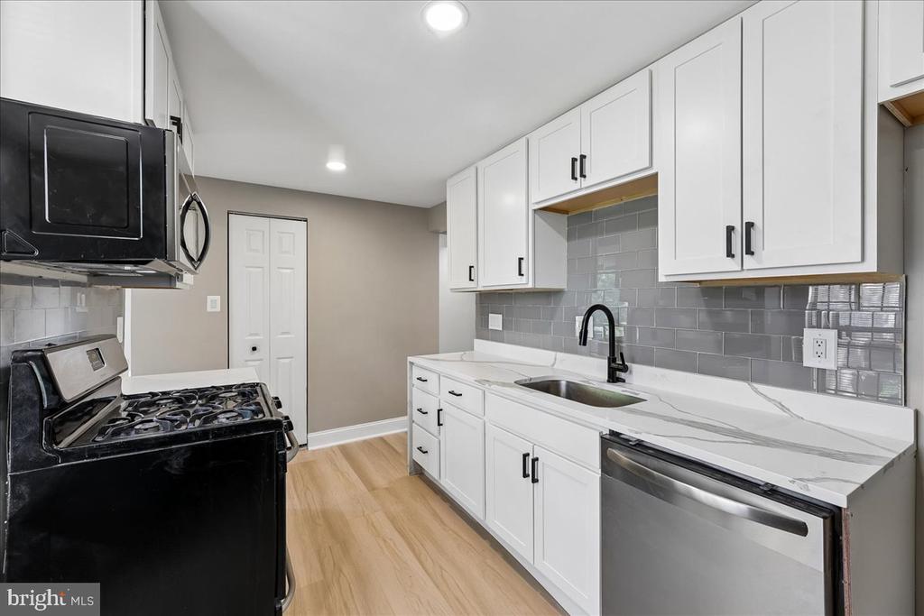 3342 HUNTLEY SQUARE DRIVE Unit: T1