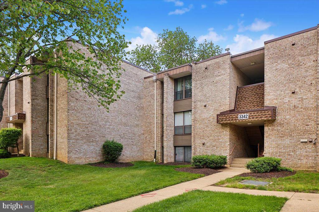 3342 HUNTLEY SQUARE DRIVE Unit: T1