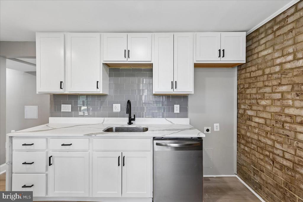 3342 HUNTLEY SQUARE DRIVE Unit: T1