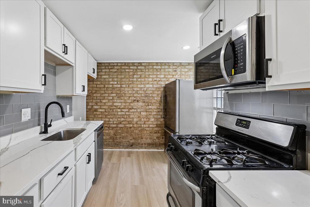 3342 HUNTLEY SQUARE DRIVE Unit: T1