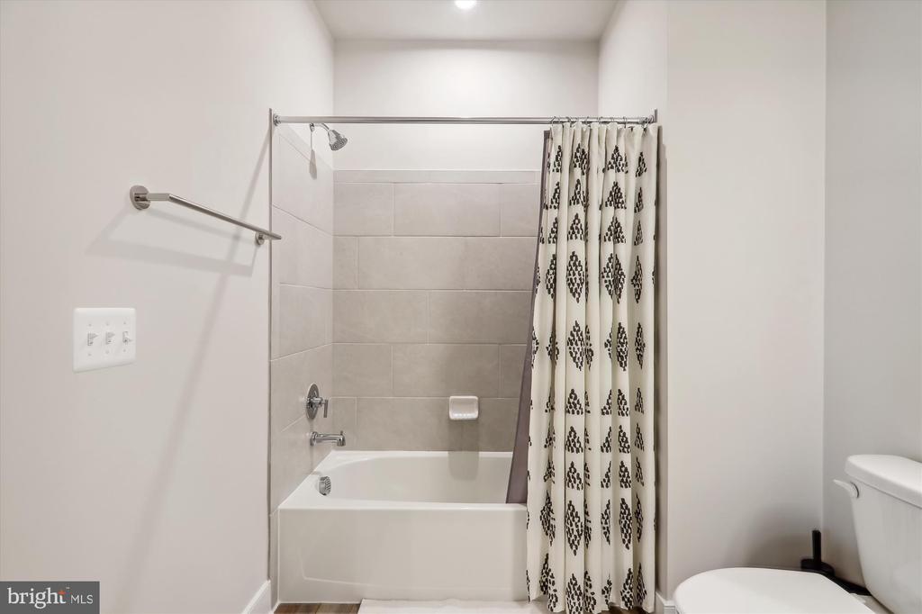 104 SAINT IVES PLACE Unit: 209