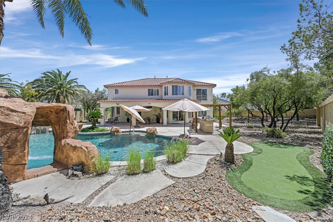 9113 Harvest Homes Street