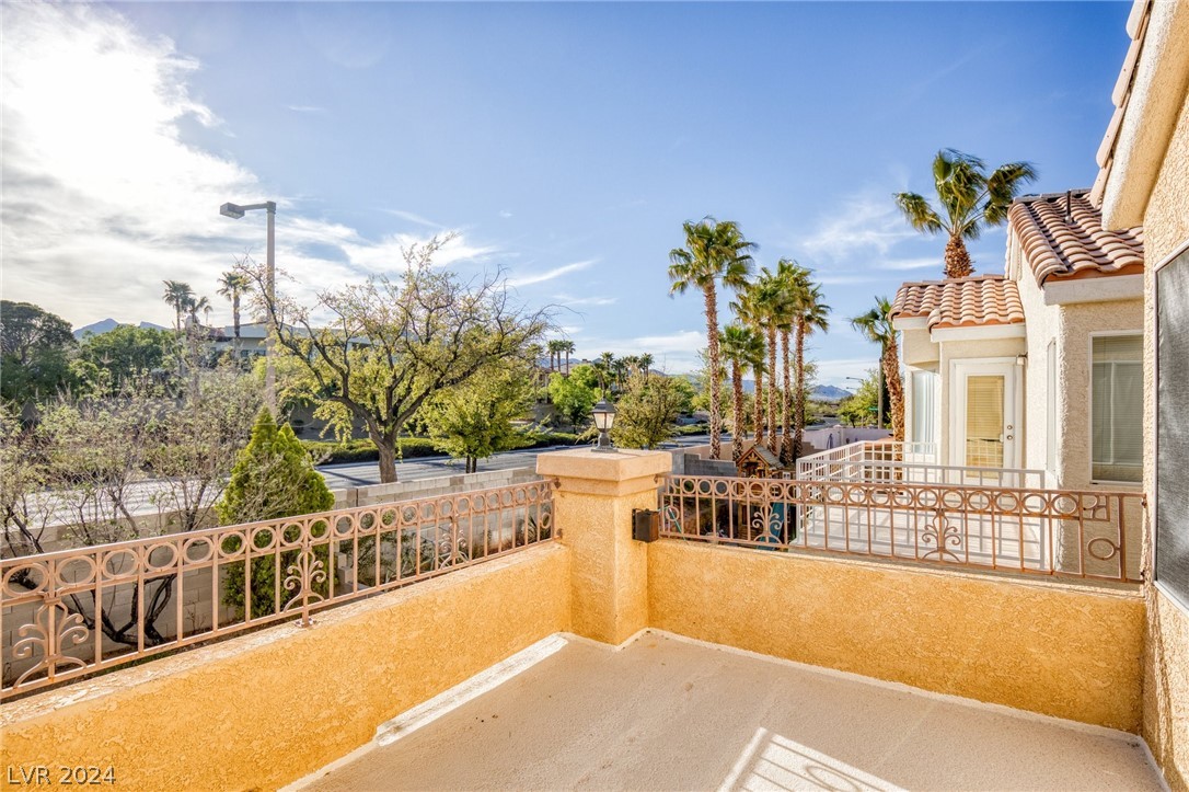 2321 Bloomington Drive