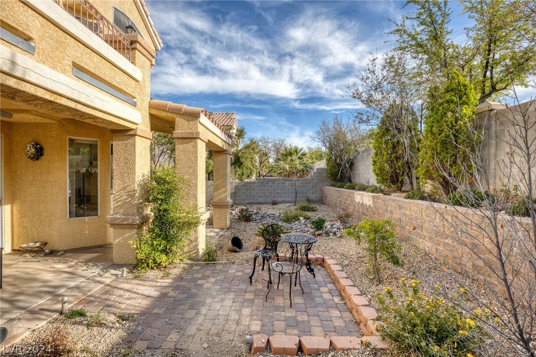 2321 Bloomington Drive