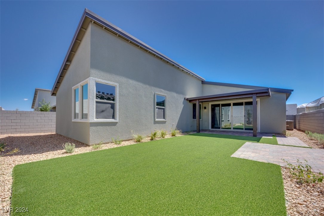 10135 Evergreen Pine Street