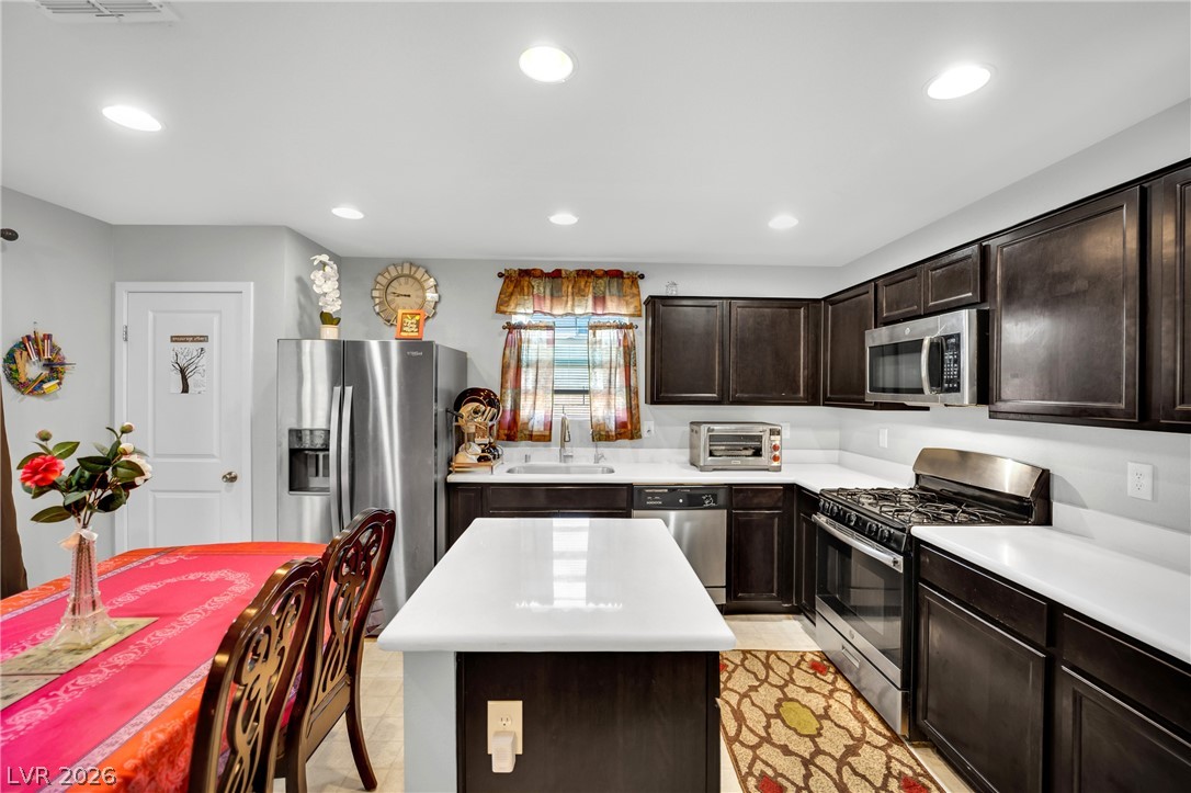 3639 Via Del Robles Avenue