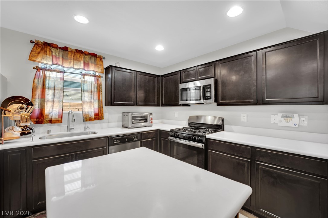 3639 Via Del Robles Avenue