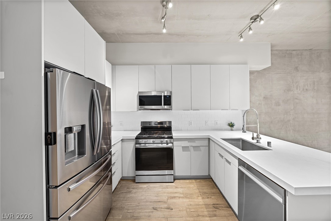 353 East Bonneville Avenue 457