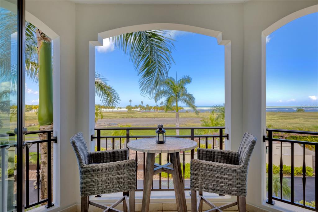 302B COUNTRY CLUB VILLAS