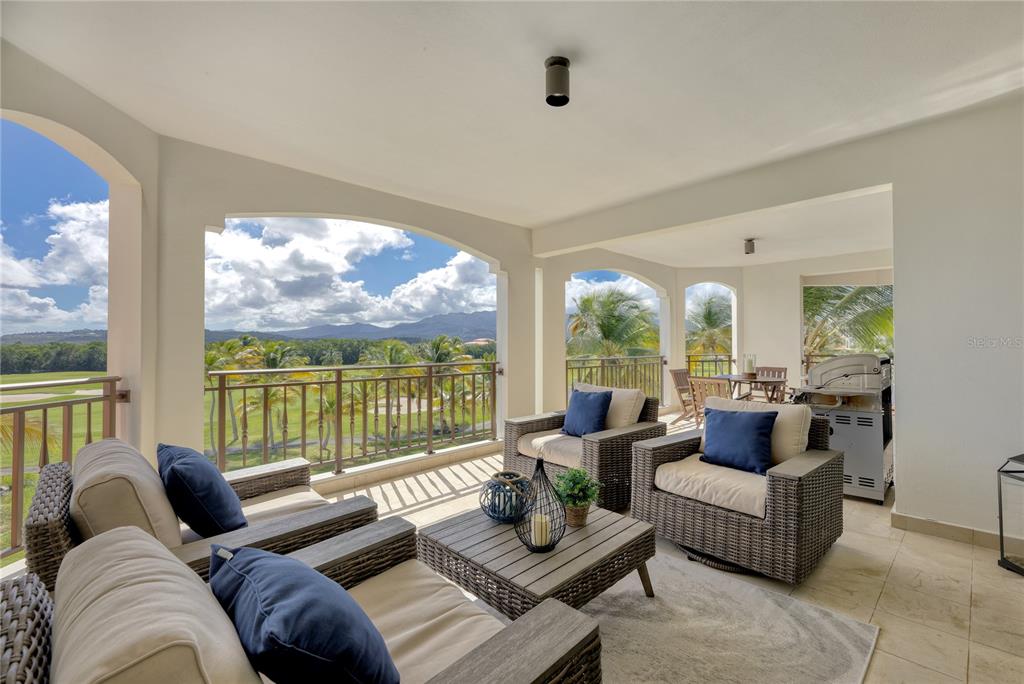 302B COUNTRY CLUB VILLAS