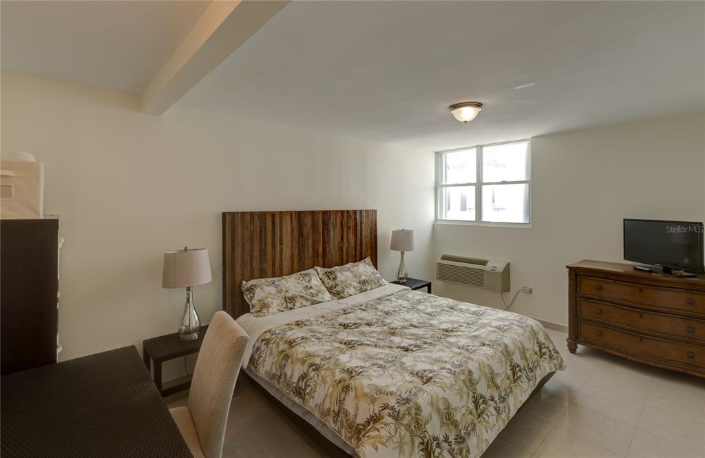 996 ASHFORD AVENUE Unit: 5