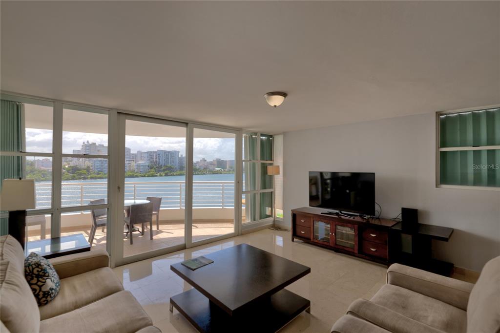 996 ASHFORD AVENUE Unit: 5