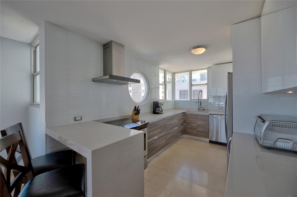 996 ASHFORD AVENUE Unit: 5