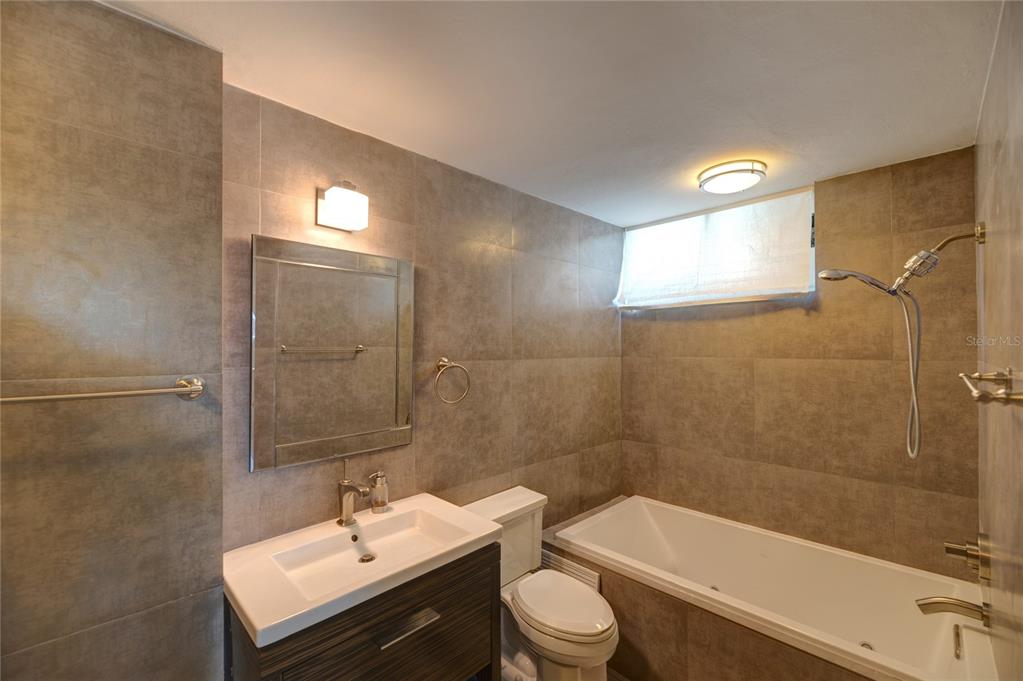 996 ASHFORD AVENUE Unit: 5