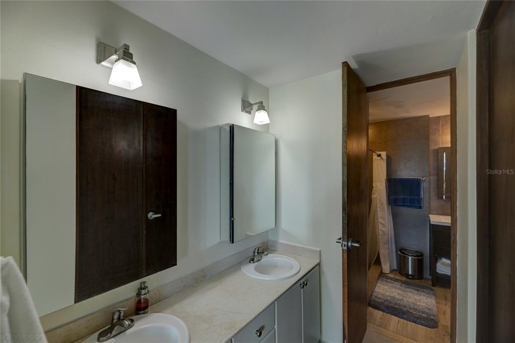 996 ASHFORD AVENUE Unit: 5