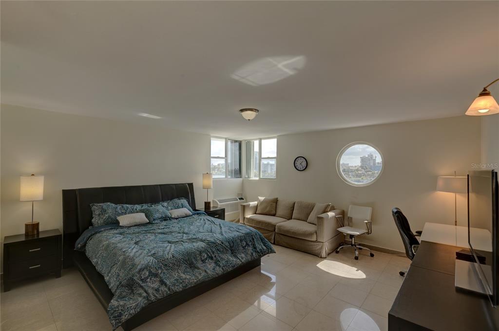 996 ASHFORD AVENUE Unit: 5