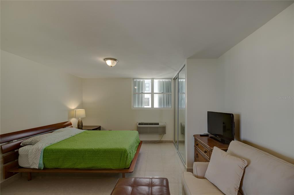 996 ASHFORD AVENUE Unit: 5