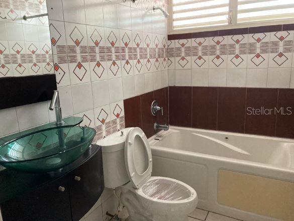 Urb. Jacaranda 18-B CALLE C