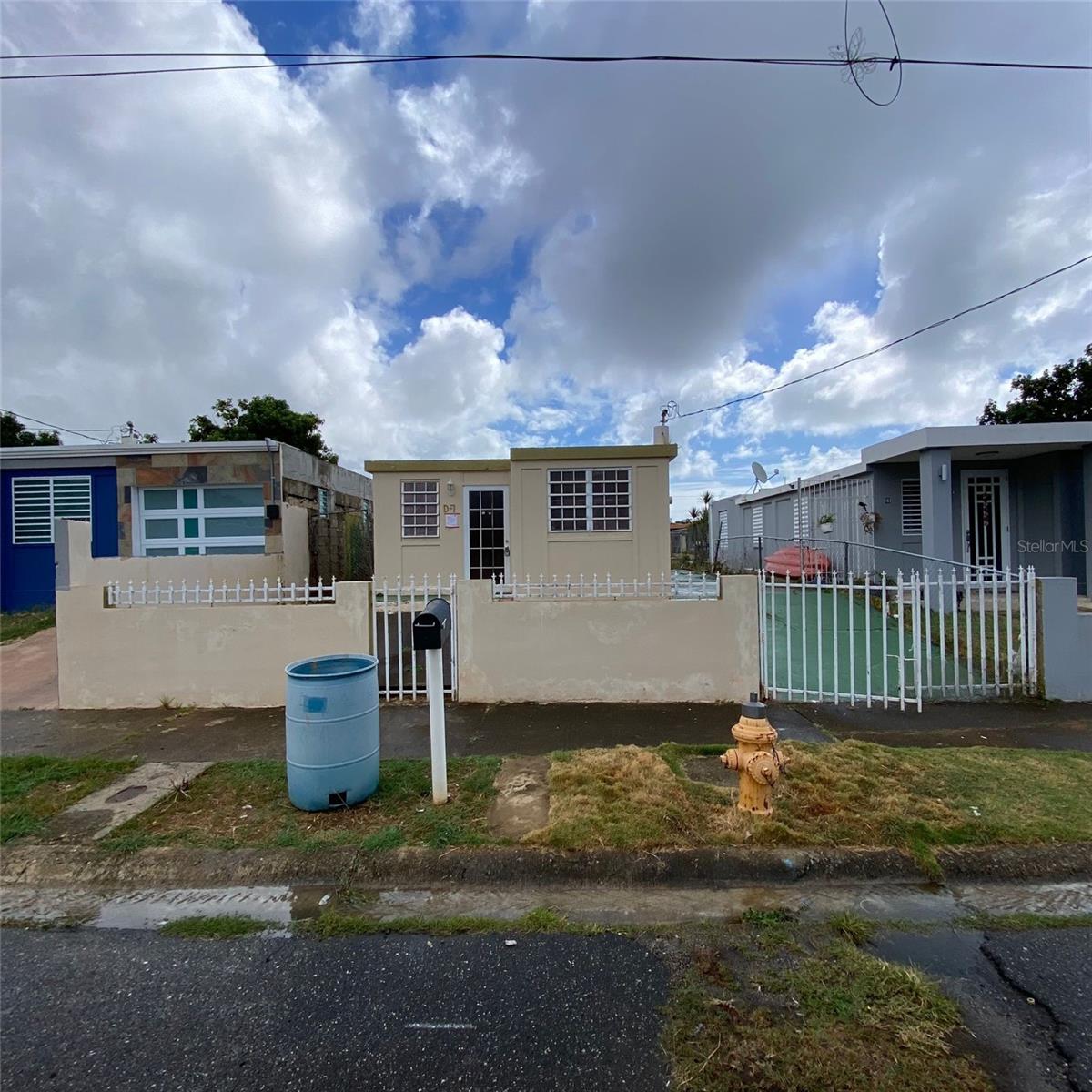 7 DD CALLE 1 URB VALLES DE GUAYAMA