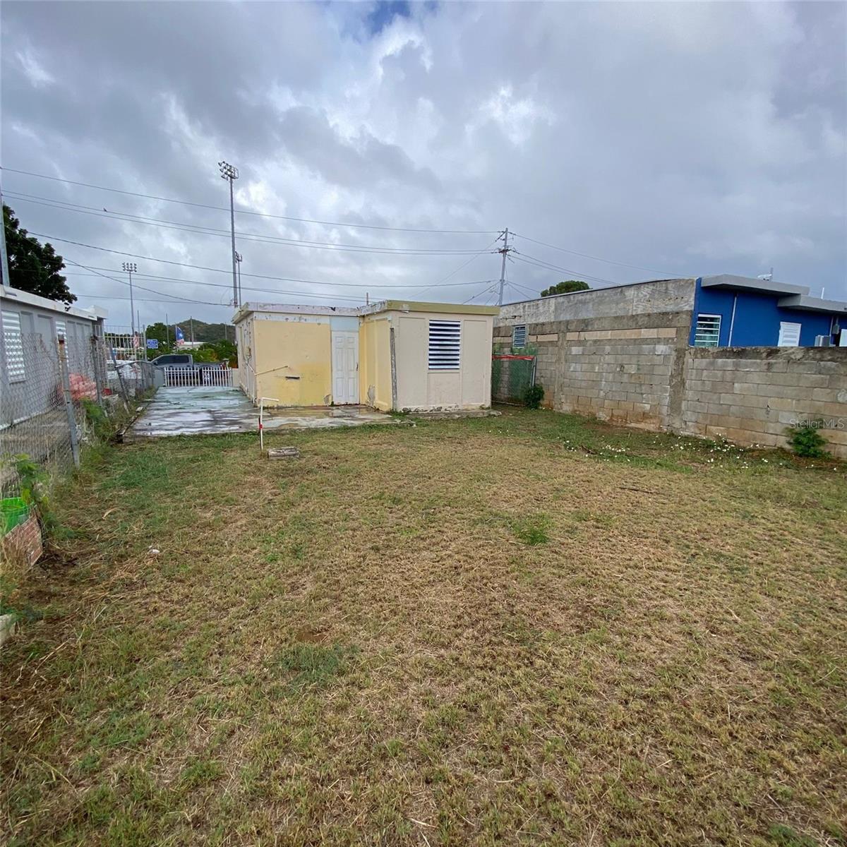 7 DD CALLE 1 URB VALLES DE GUAYAMA