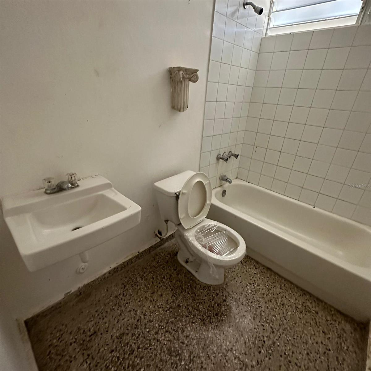 4F SANTA TERESITA ST