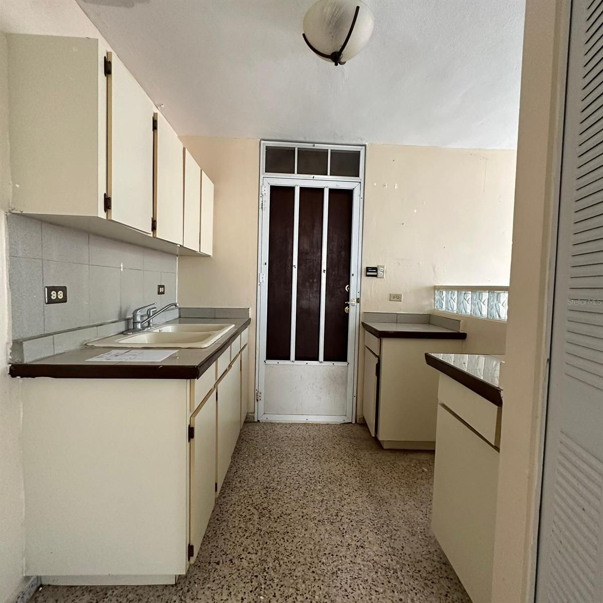 L-14 ACASIA, VALLE ARRIBA